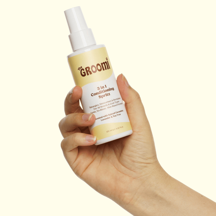 3-in-1 Dog Conditioning Spritz: Detangles, moisturises, and freshens coats. Made with organic aloe, vegan, cruelty-free. Keeps your pet smelling fresh with a glossy coat. Perfect for all dog breeds.